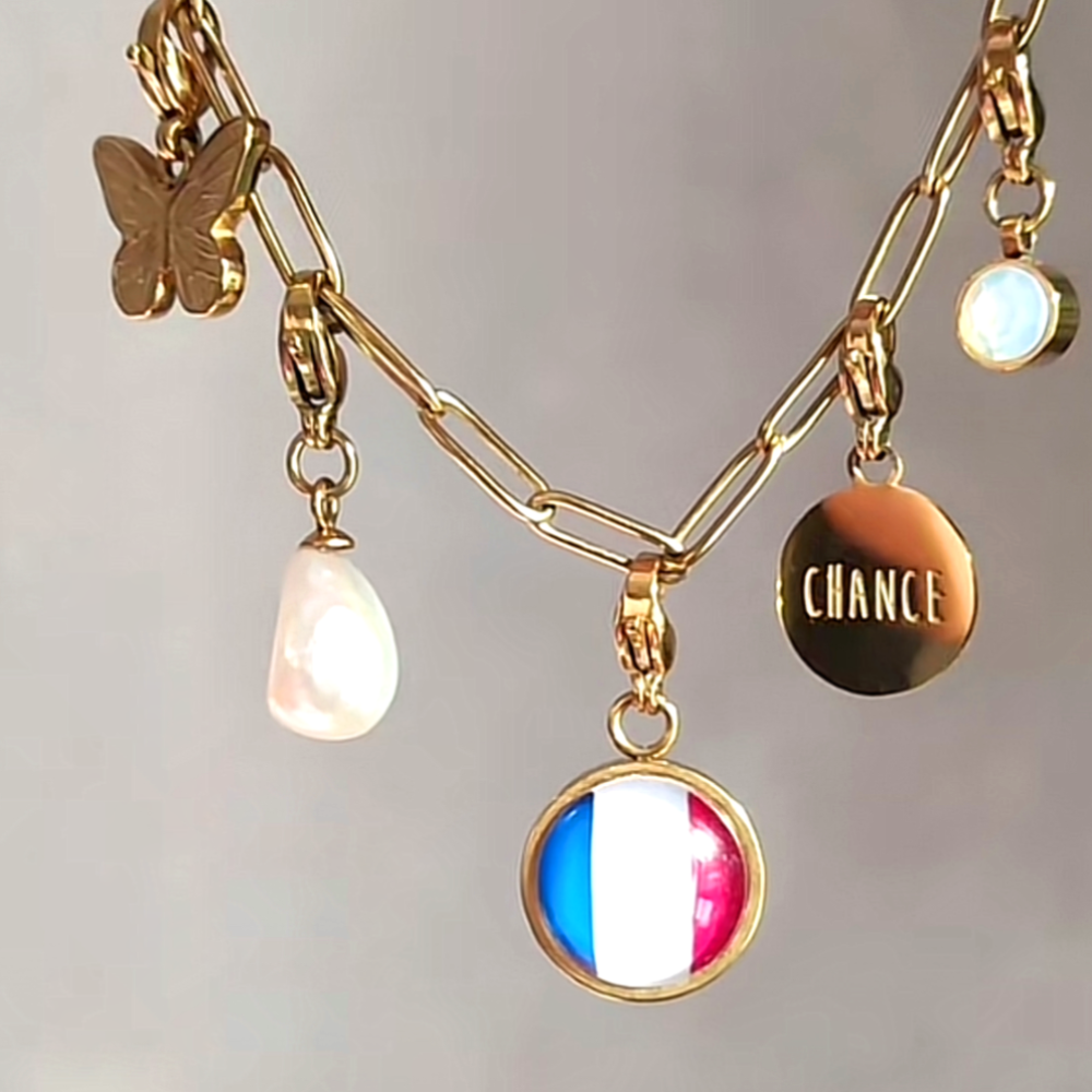 Des bijoux qui reflètent ton identité.